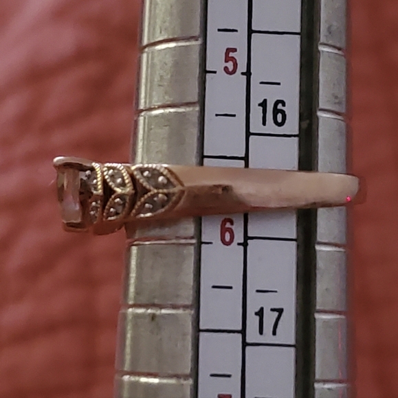 Beautiful 10k morganite/diamond ring - Picture 7 of 7